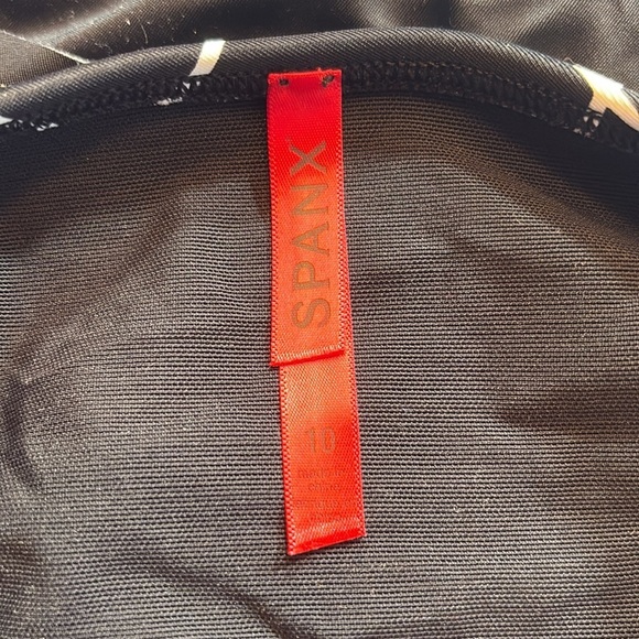 NWT SPANX Flirty Skirted Swim Bottom in Black Geo Sz 10 - Picture 8 of 10